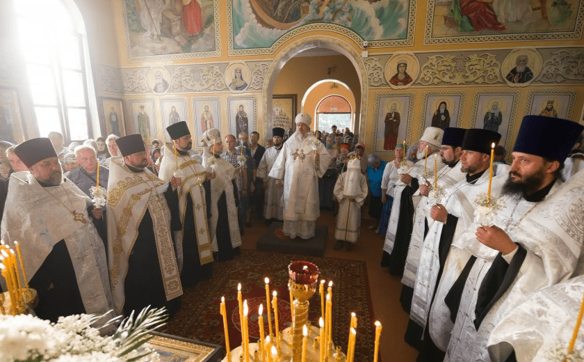 Божественная литургия в отдание праздника Воздвижения Животворящего Креста Господня